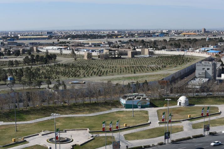 Vista da pista do Aeroporto Mehrabad a partir do topo da Torre Azadi em 23 de março de 2024 • Kaveh Kazemi/Getty Images