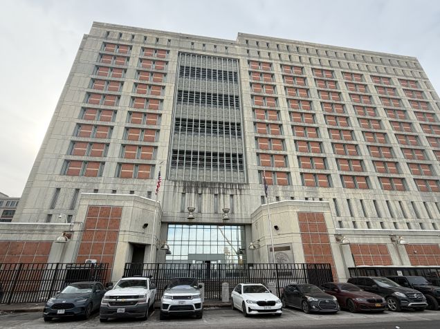 Centro de Detenção Metropolitano em 3 de janeiro de 2026 • Selcuk Acar/Anadolu via Getty Images