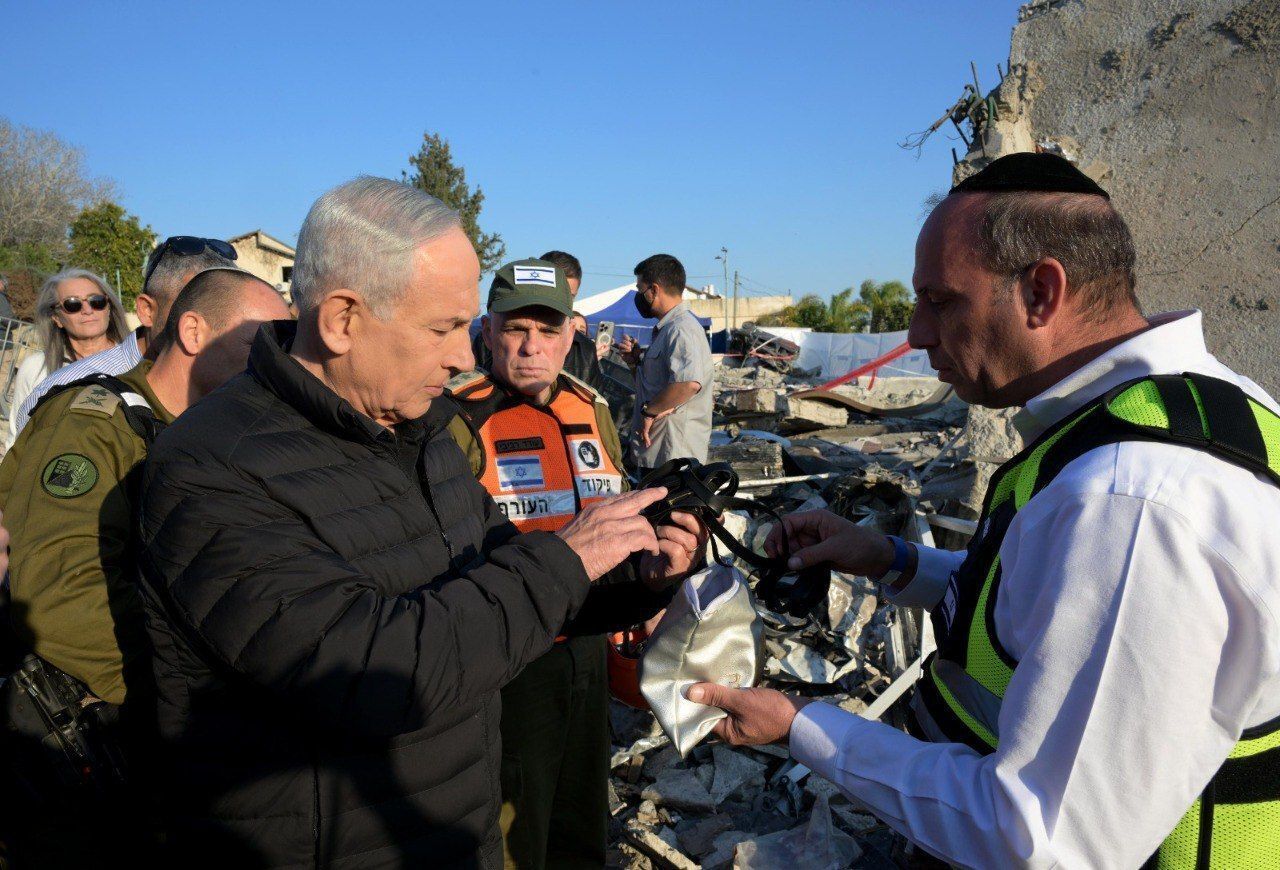 Netanyahu visits Beit Shemesh following Iranian retaliatory strikes
