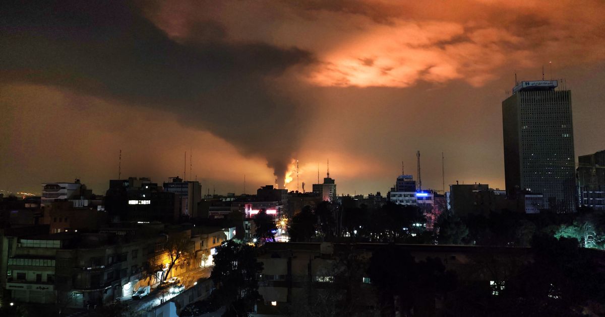 Abastecimento de combustível em Teerã é interrompido após ataques