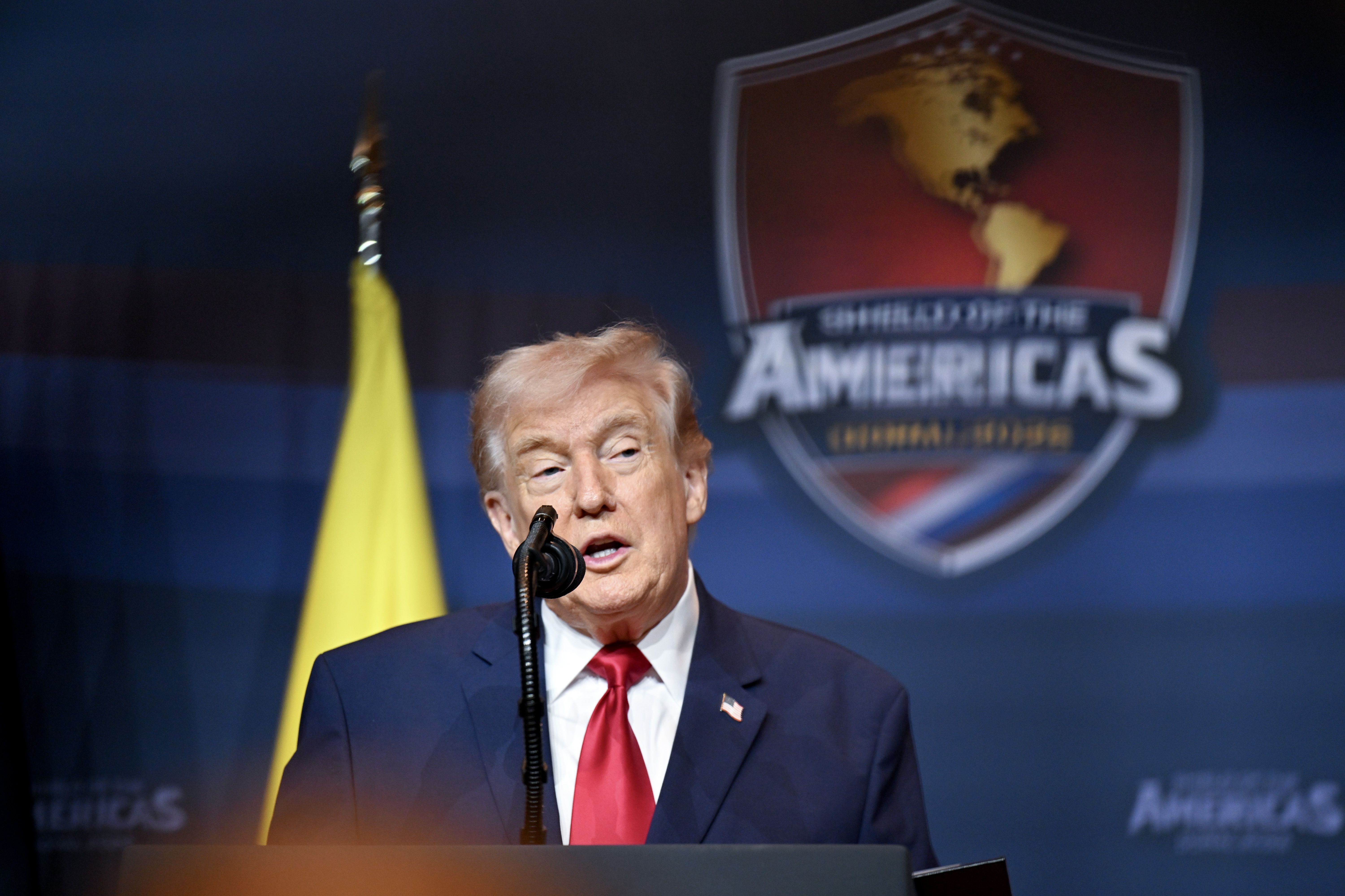 O presidente dos EUA, Donald Trump, discursa durante cúpula de líderes de direita da América Latina