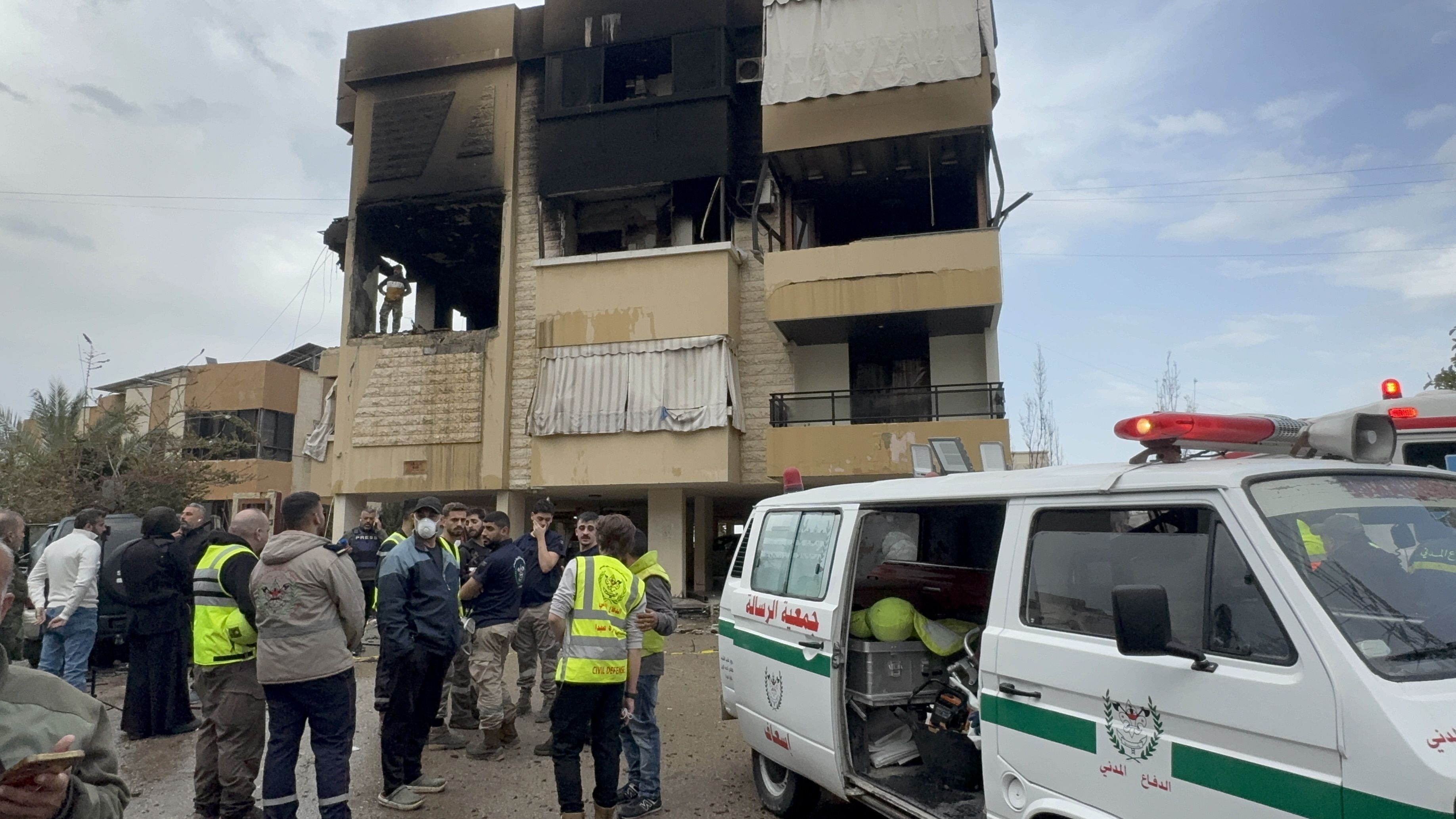 Prédio residencial danificado após um ataque israelense na cidade de Haret Saida, no sul do Líbano, em 14 de março