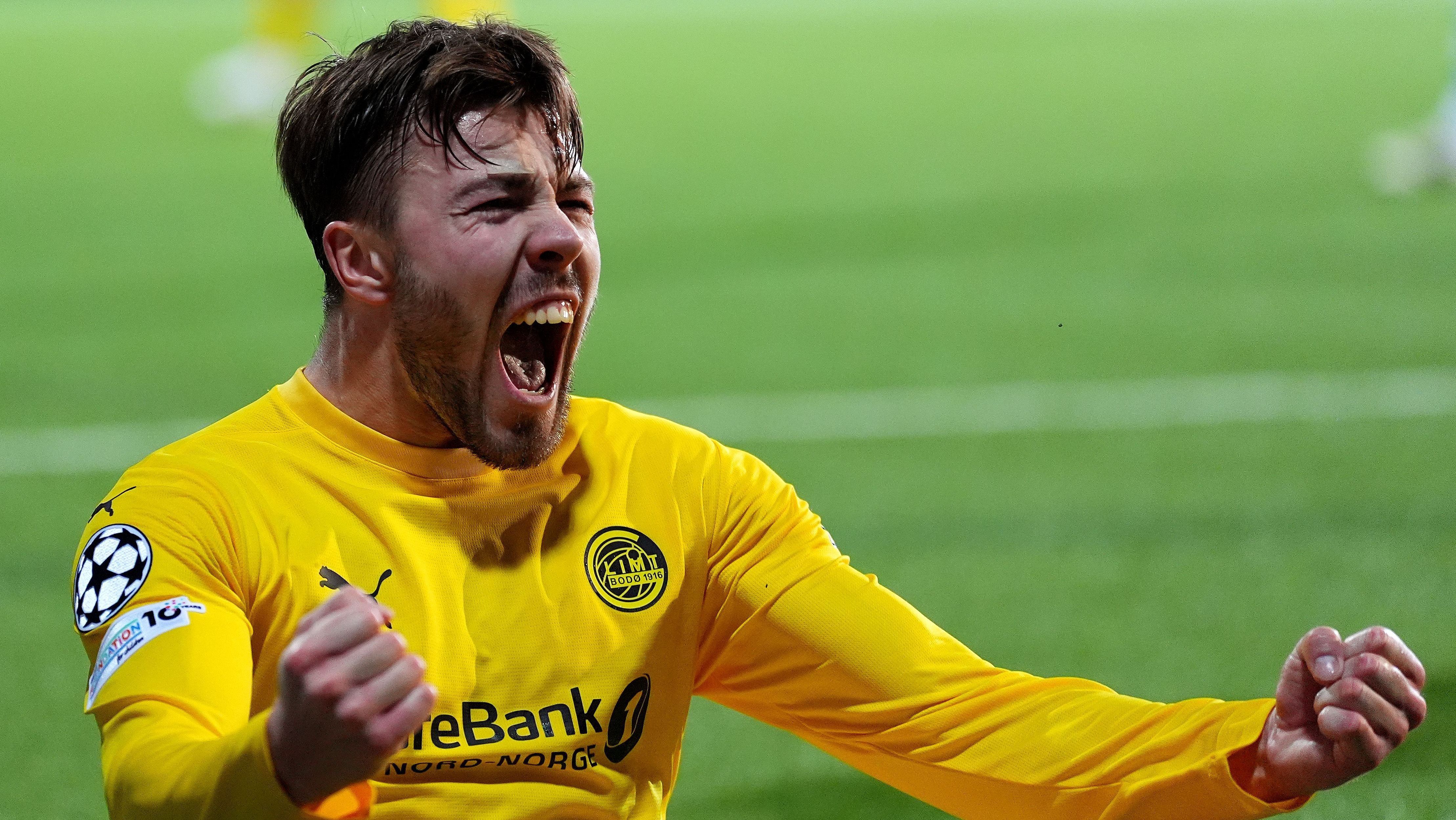 Fredrik Bjorkan do Bodo/Glimt comemora a vitória após a partida contra o Sporting pelas oitavas de final da Champions League.
