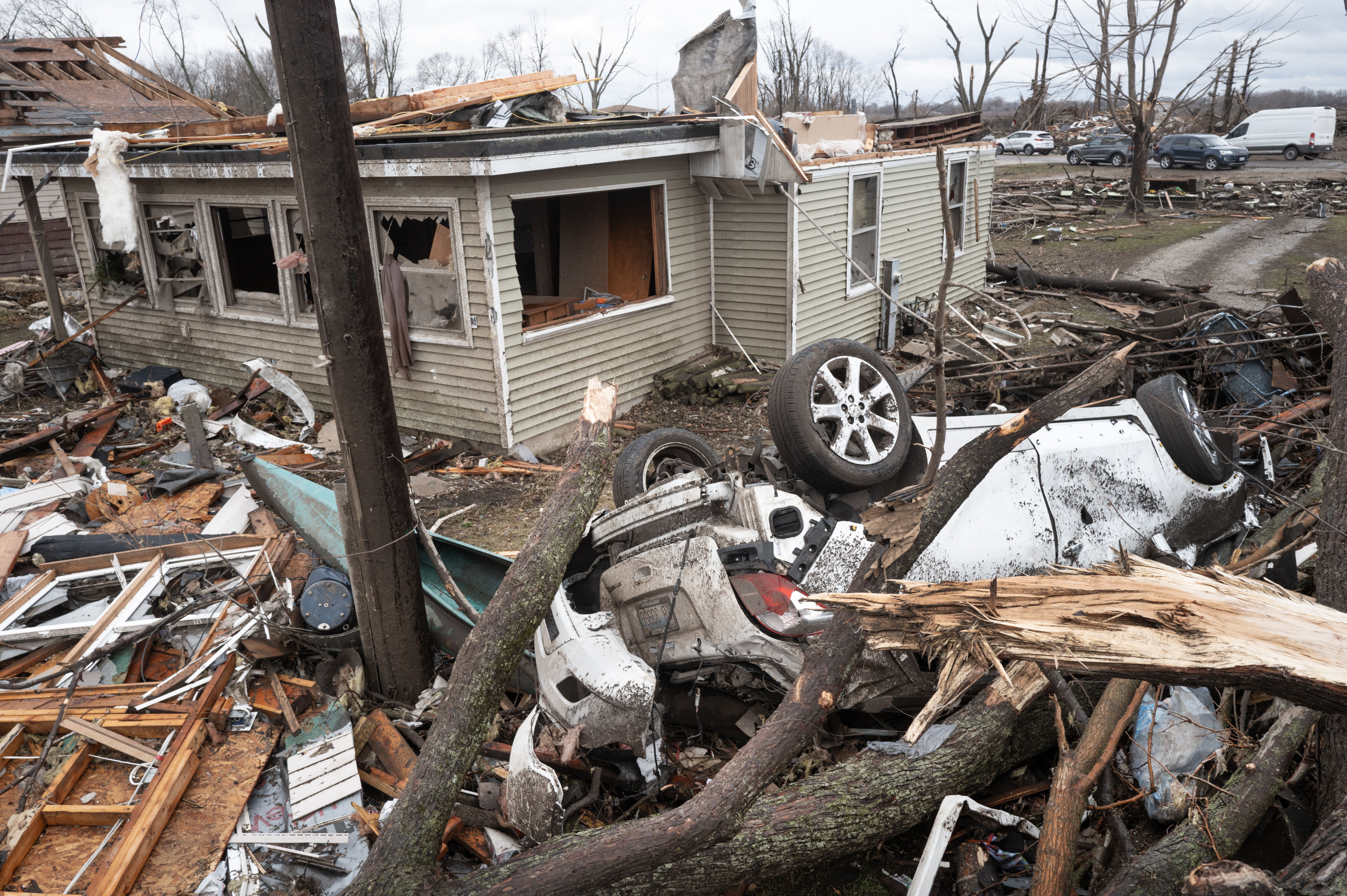 Casa destruída após ser atingida por um tornado em 10 de março, em Aroma Park, Illinois