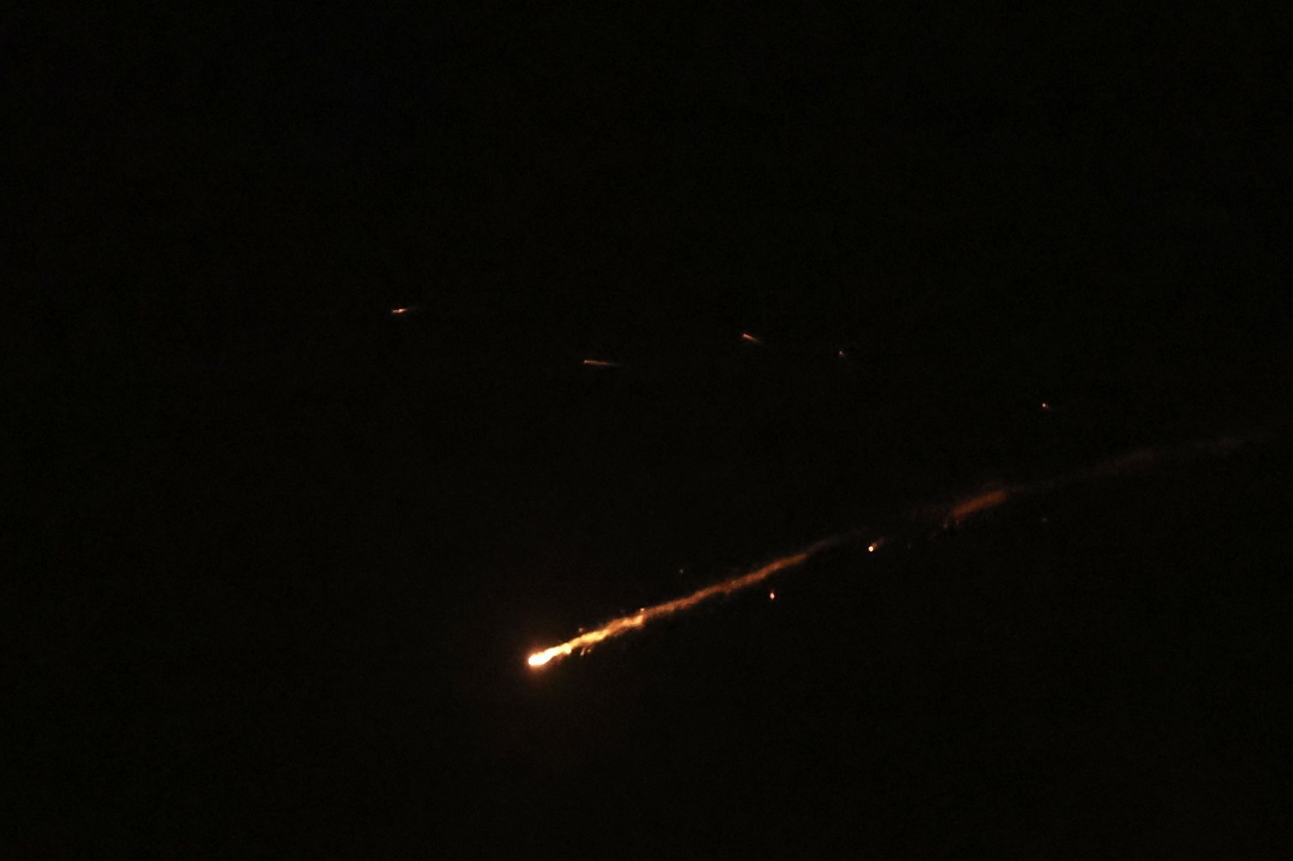 Sistemas de defesa aérea israelenses interceptam vários mísseis em Tel Aviv, Israel, em 18 de março