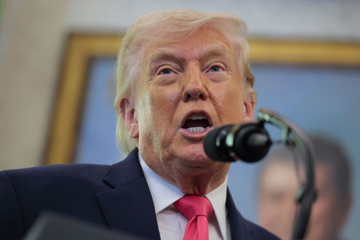 O presidente dos EUA, Donald Trump, no Salão Oval da Casa Branca, em 24 de março • Chip Somodevilla/Getty Images