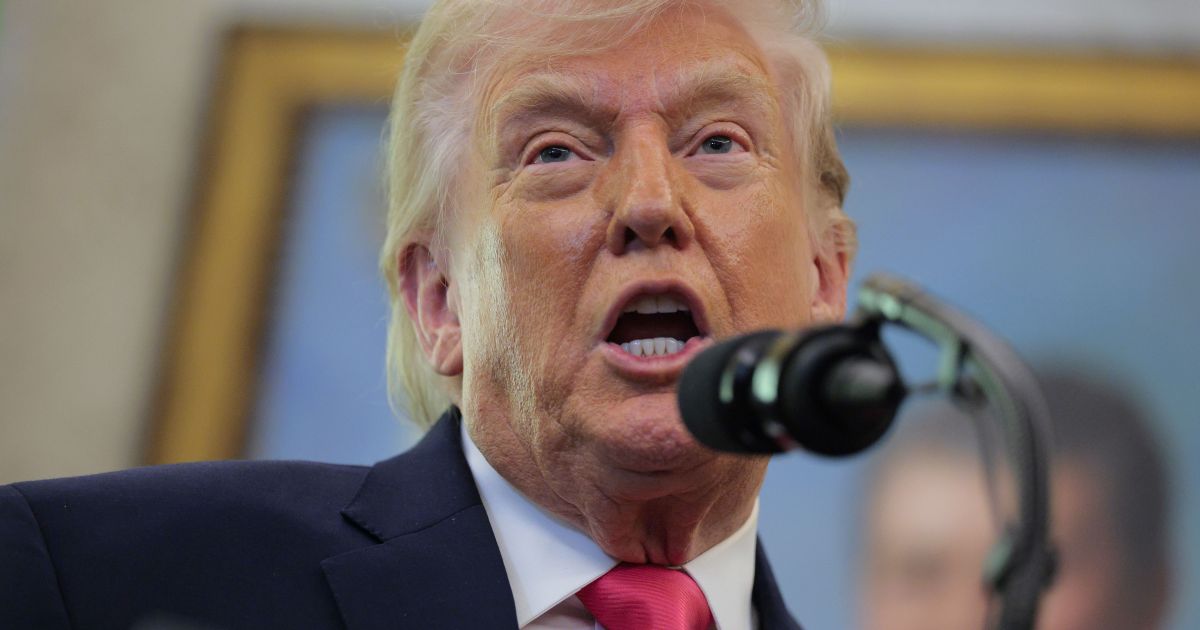Trump demonstra certo “desdém” com a Otan, diz professor à CNN