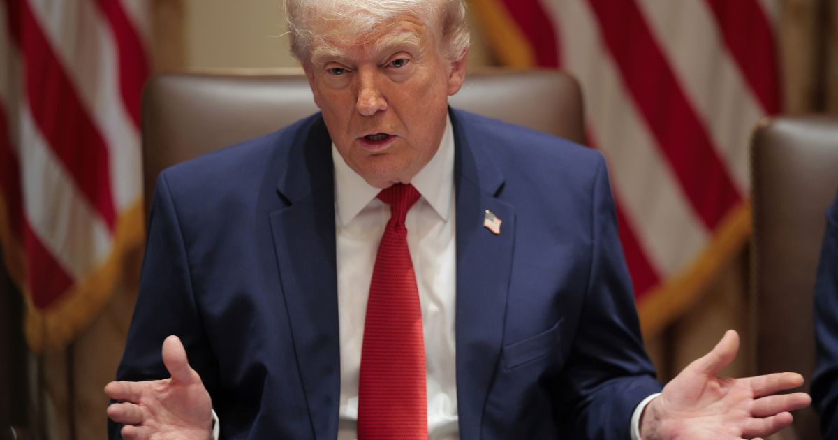Trump quer pedir que países árabes paguem por guerra com o Irã