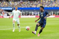 Com Vini Jr apagado e um a mais, Brasil perde para a França por 2 a 1