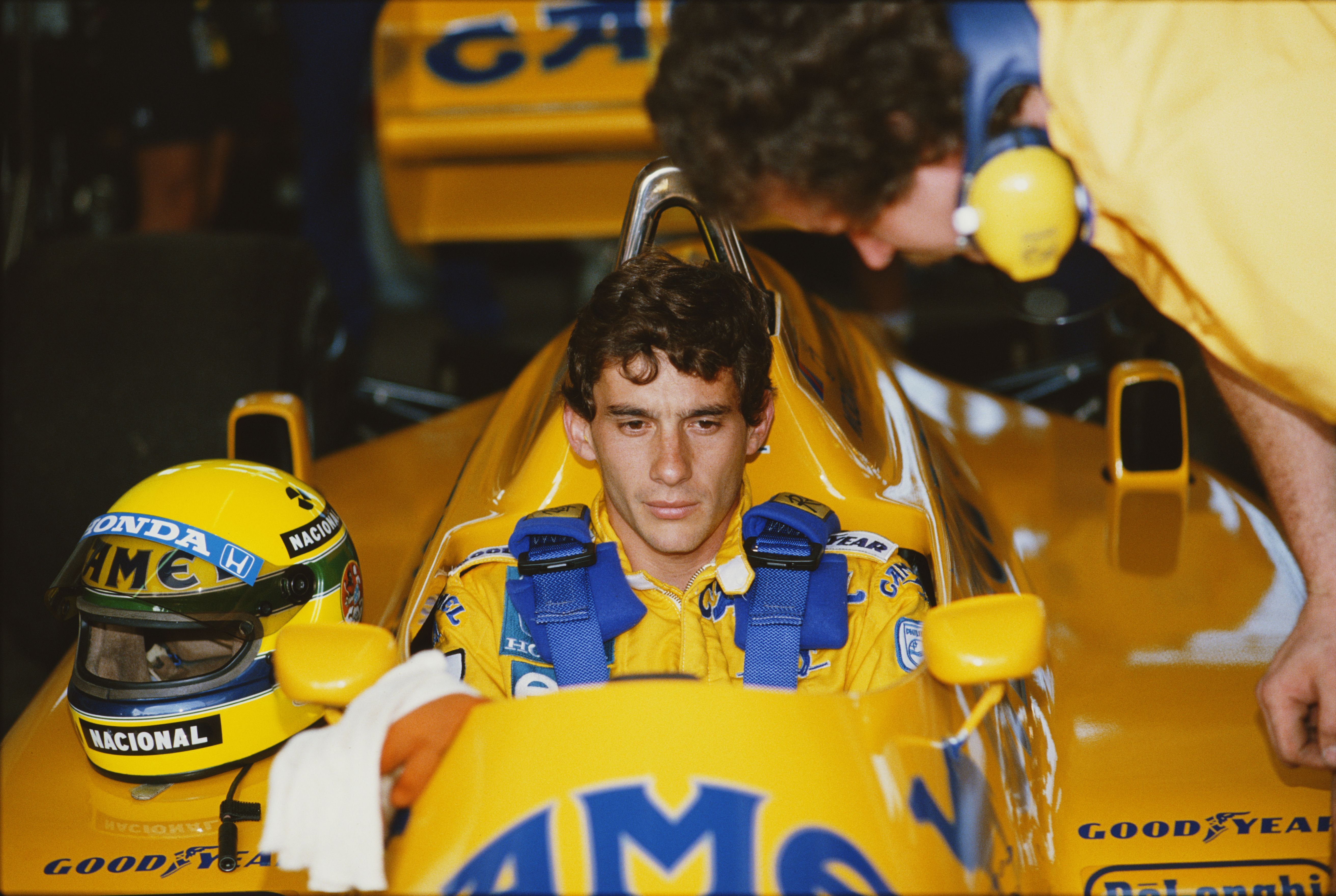 Ayrton Senna com sua Lotus 99T Honda RA166E V6 turbo no GP do Brasil de 1987: legado no automobilismo. (Photo by Simon Bruty/Getty Images) • Getty Images