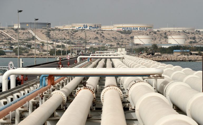 Vista geral do Terminal Petrolífero da Ilha de Kharg, a 25 km da costa iraniana no Golfo Pérsico e a 483 km a noroeste do Estreito de Ormuz, no Irã, em 12 de março de 2017. O Terminal Petrolífero da Ilha de Kharg leva o petróleo iraniano para o mercado mundial. • Fatemeh Bahrami/Anadolu Agency/Getty Images