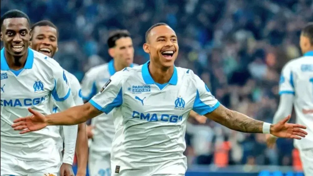 Igor Paixão marcou um golaço contra o Lyon neste domingo (1°)