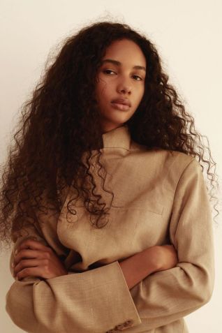 Isabel Alves desfilou pela grife Loewe na Semana de Moda de Paris • Divulgação/WAY Model