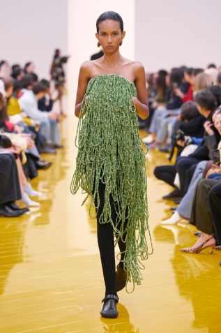 Isabel Alves desfilou pela grife Loewe na Semana de Moda de Paris • Divulgação/WAY Model