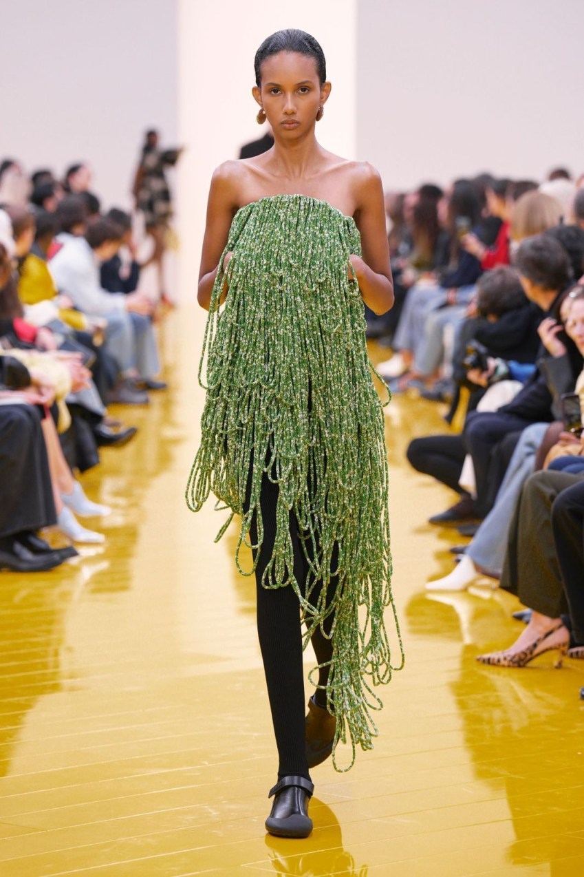 Isabel Alves desfilou pela grife Loewe na Semana de Moda de Paris • Divulgação/WAY Model