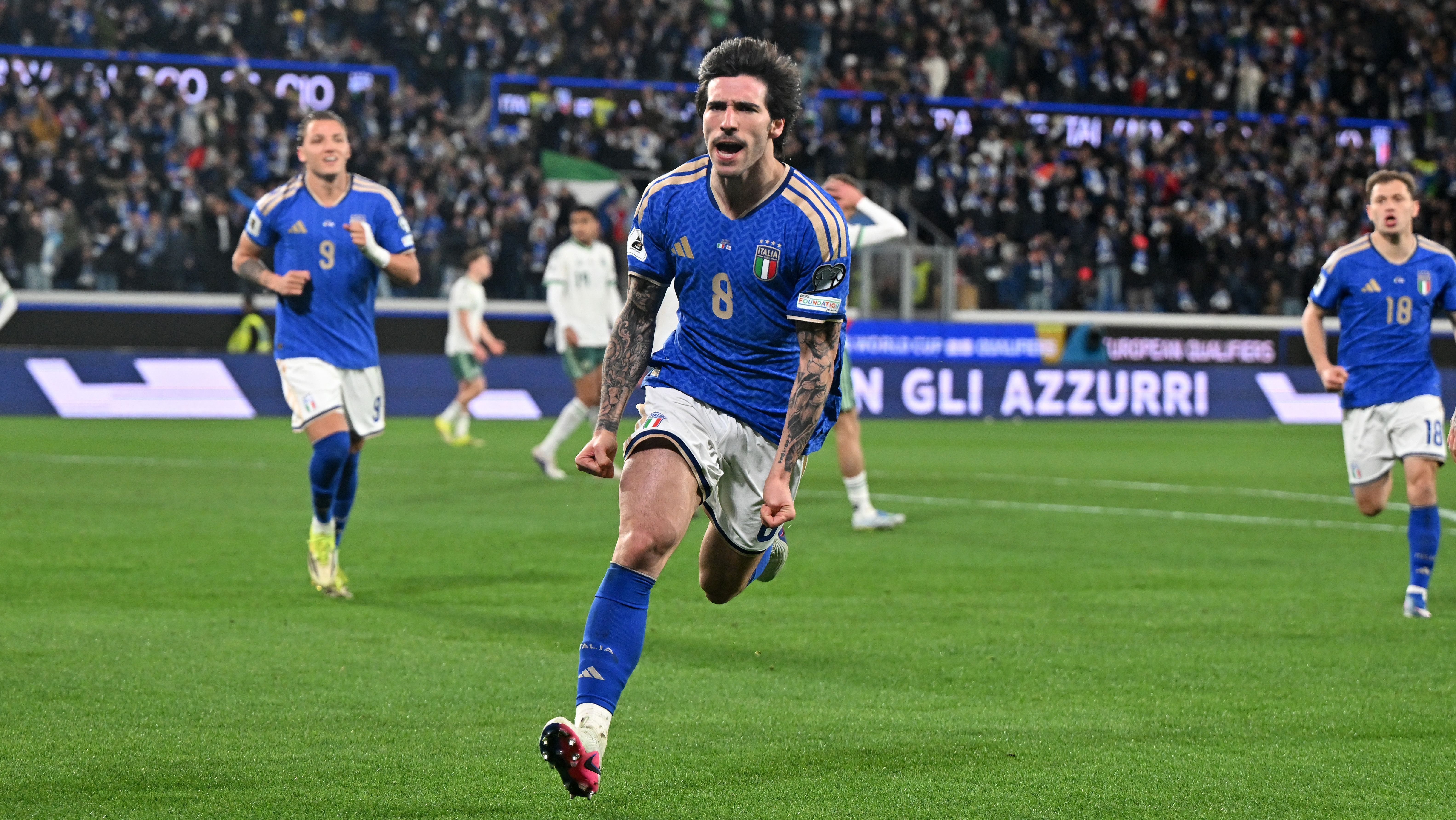 Tonali comemora gol da Itália contra a Irlanda do Norte