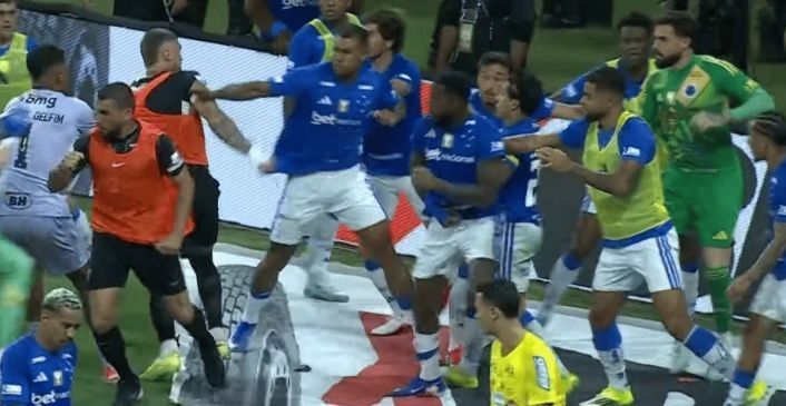 Jogadores do Cruzeiro e Atlético se envolveram em briga generalizada