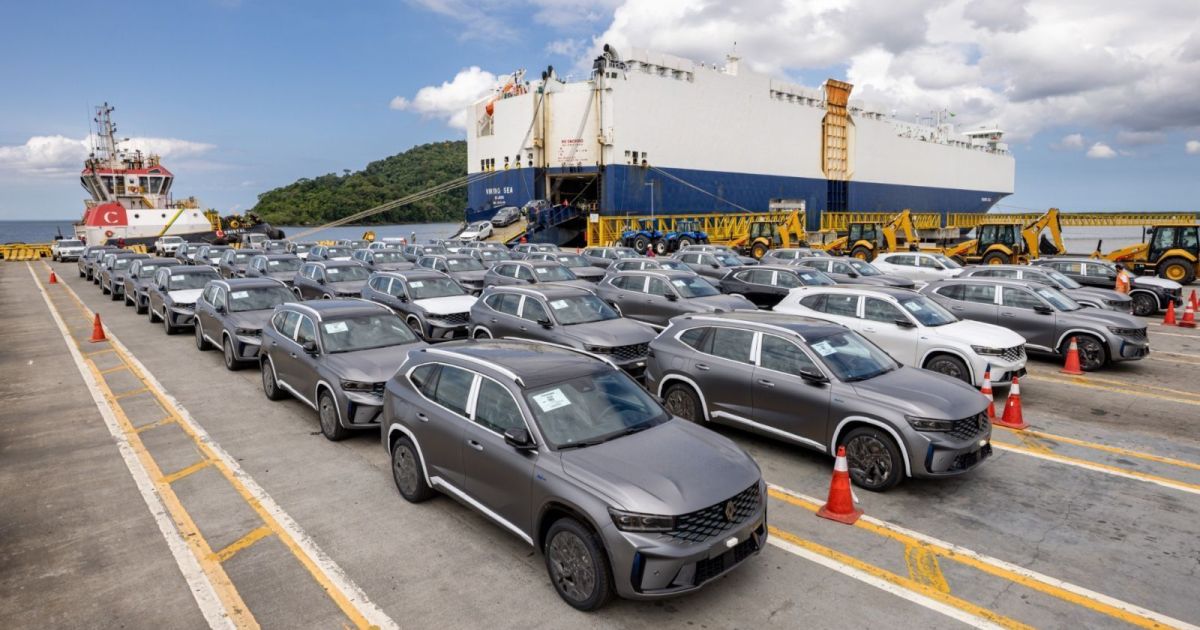 Primeiro lote do Renault Koleos chega ao Brasil e entregas são para abril