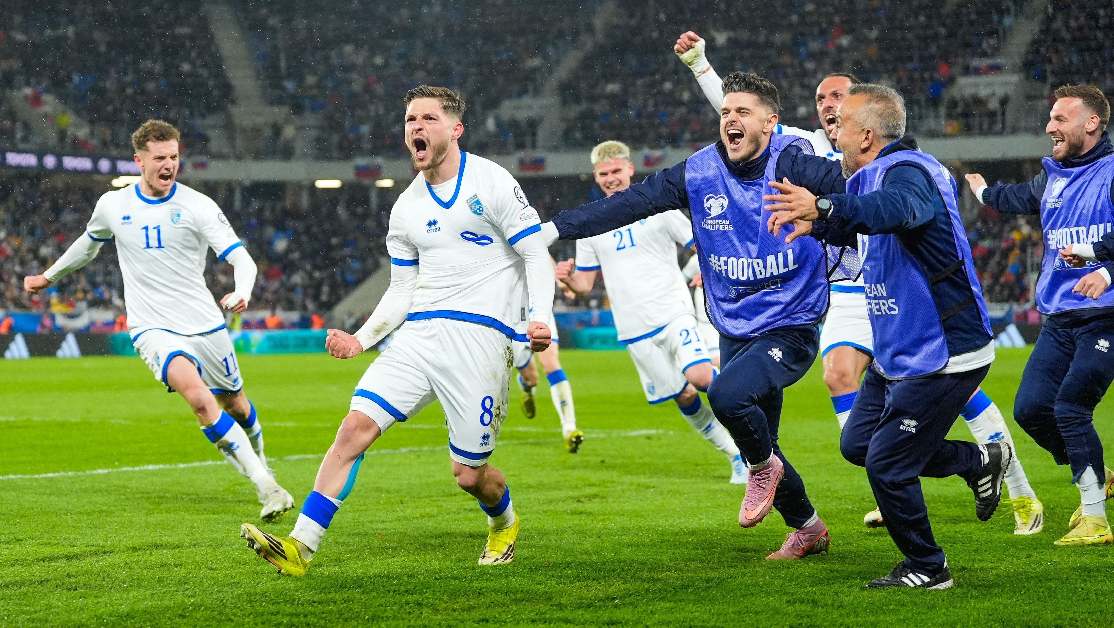 Comemoração de gol do Kosovo contra a Eslováquia