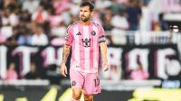 Messi perde a cabeça e pisa de propósito em adversário; veja vídeo