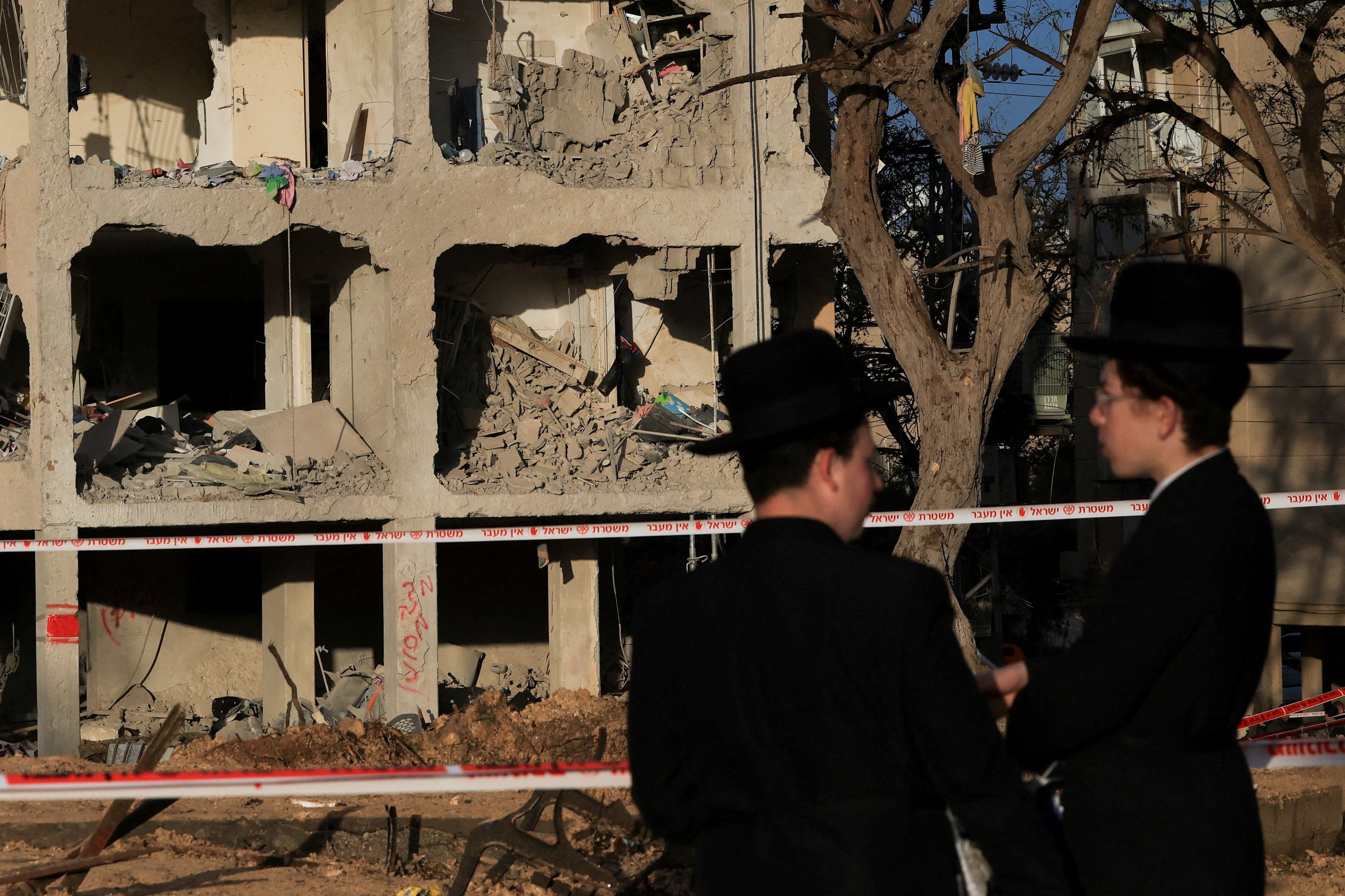 Local atingido por mísseis iranianos em Arad, sul de Israel