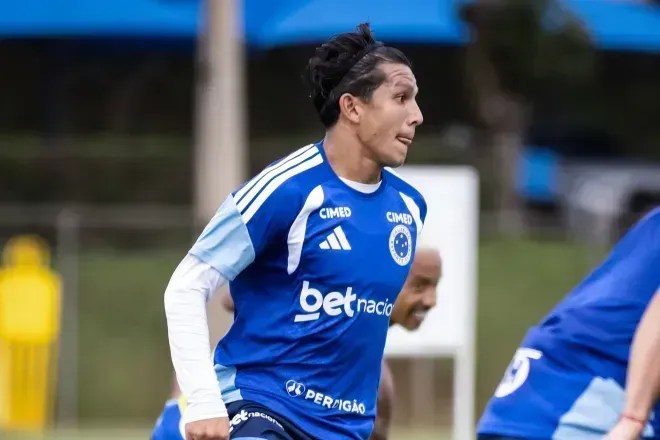 Lucas Romero voltou aos treinamentos do Cruzeiro neste domingo