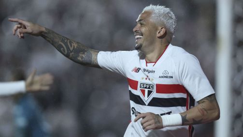 Luciano comemora gol do São Paulo contra a Chapecoense