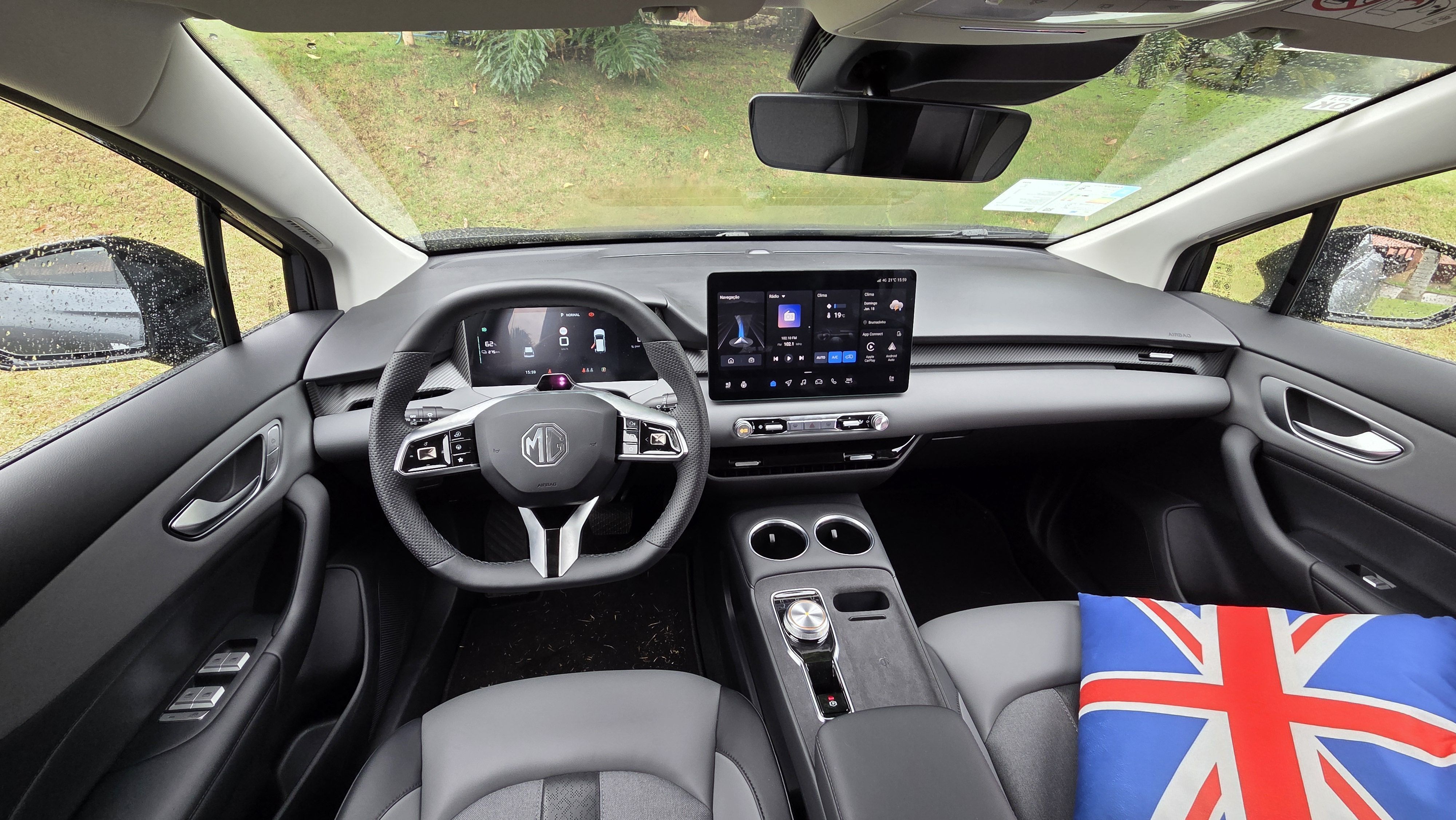 MG4 Luxury: hatch da marca inglesa tem motor EV de 190 cv • Thiago Ventura/CNN Brasil
