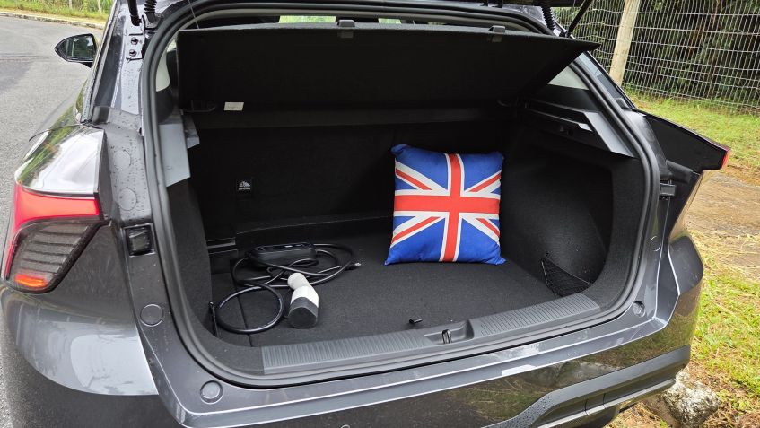 MG4 Luxury: hatch od anglické značky má 190 hp EV motor • Thiago Ventura/CNN Brasil