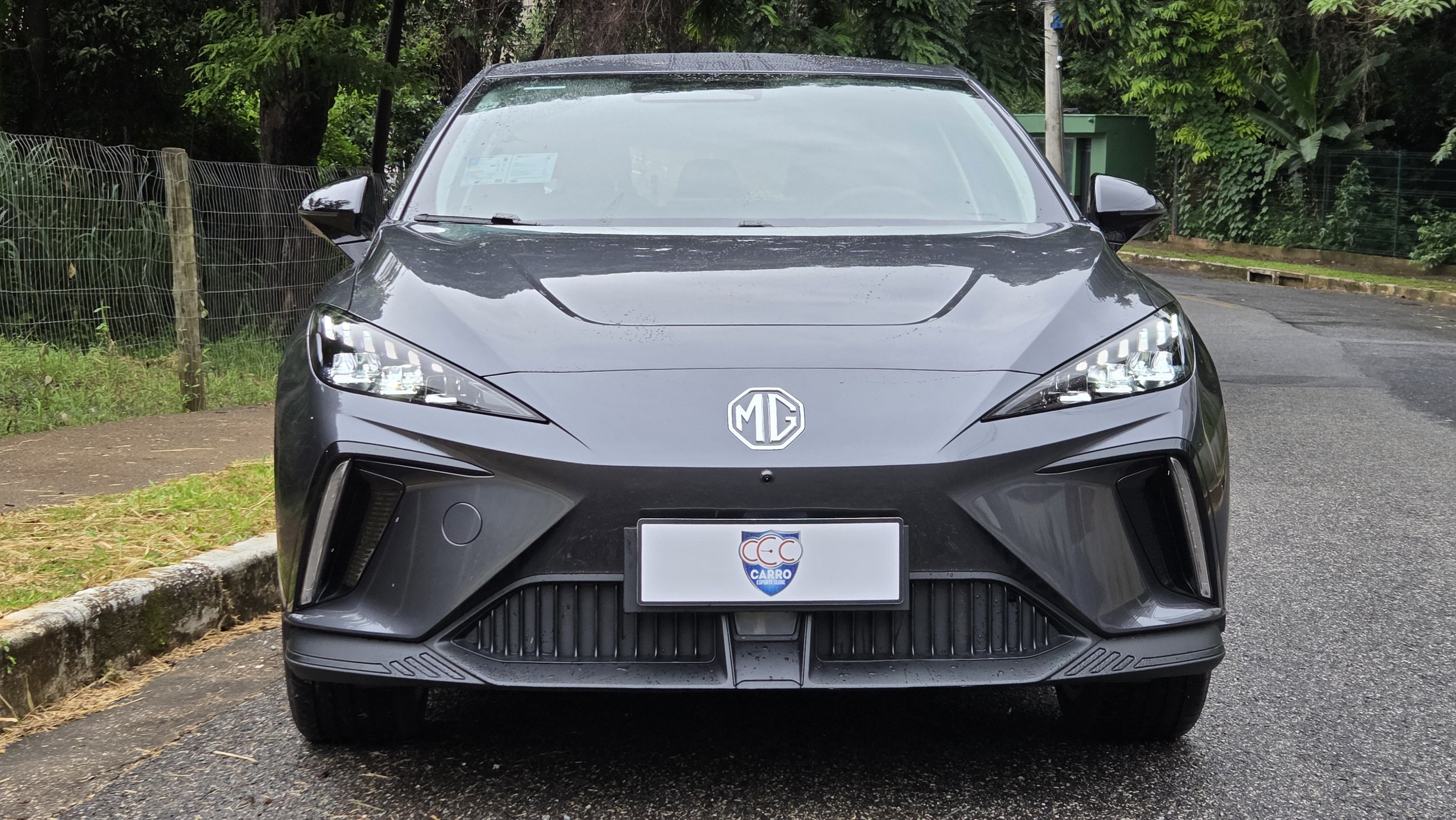 MG4 Luxury: hatch da marca inglesa tem motor EV de 190 cv • Thiago Ventura/CNN Brasil