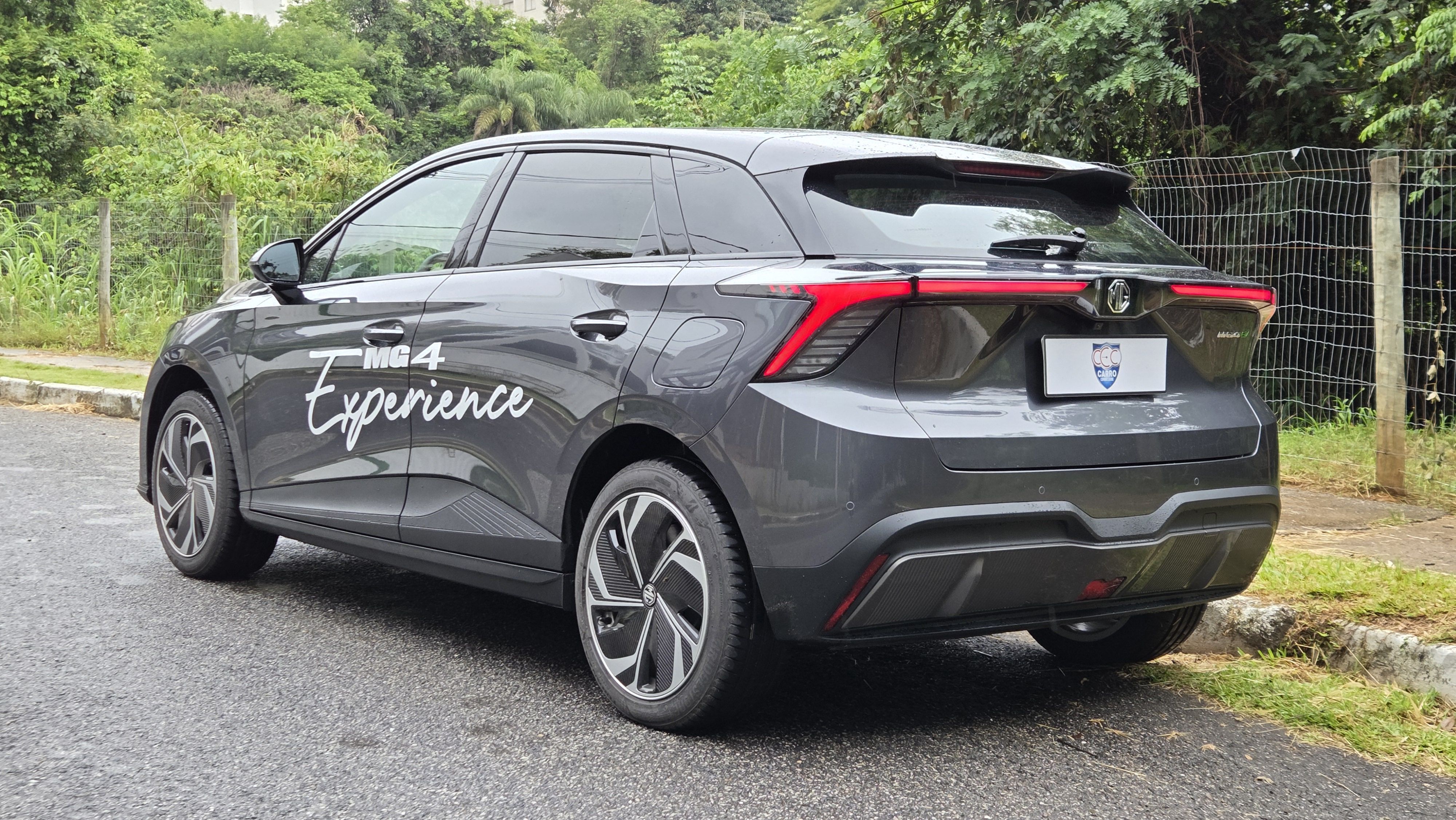 MG4 Luxury: hatch da marca inglesa tem motor EV de 190 cv • Thiago Ventura/CNN Brasil
