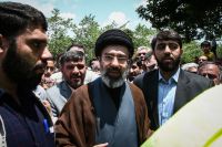 Análise: Com filho de Khamenei, Guarda Revolucionária segue mandando no Irã