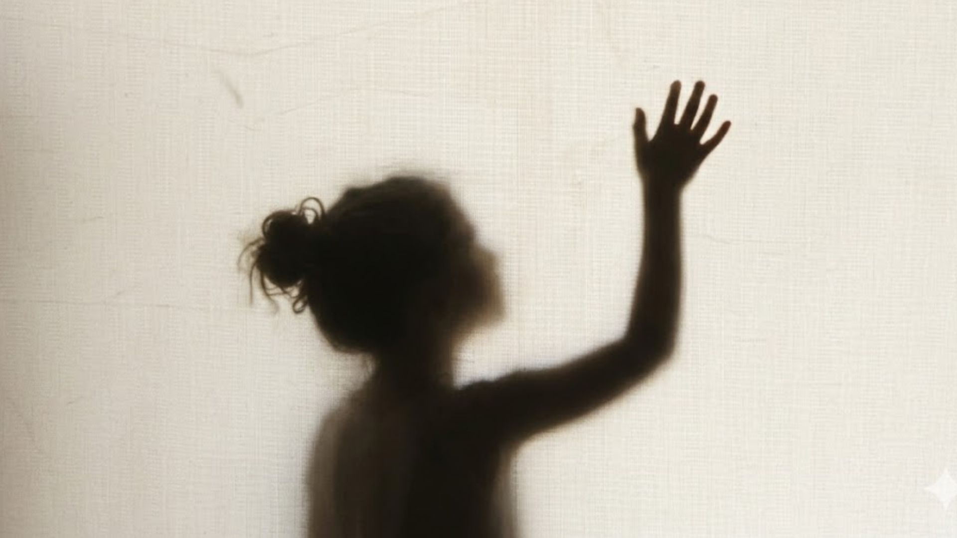 Menina é ajoelhada em caroços de feijão como punição; mãe foi presa no ES