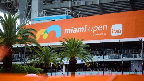 Área externa do Hard Rock Stadium, quadra principal do Miami Open