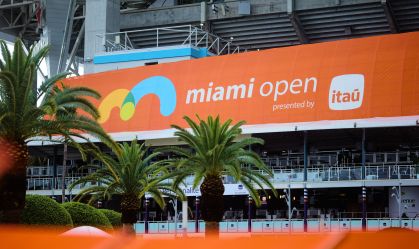 Área externa do Hard Rock Stadium, quadra principal do Miami Open