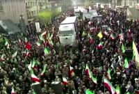 Multidões vão às ruas de Teerã para velório de Ali Larijani e comandantes