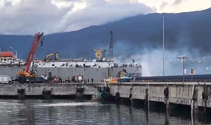 NAVIO PEGA FOGO
