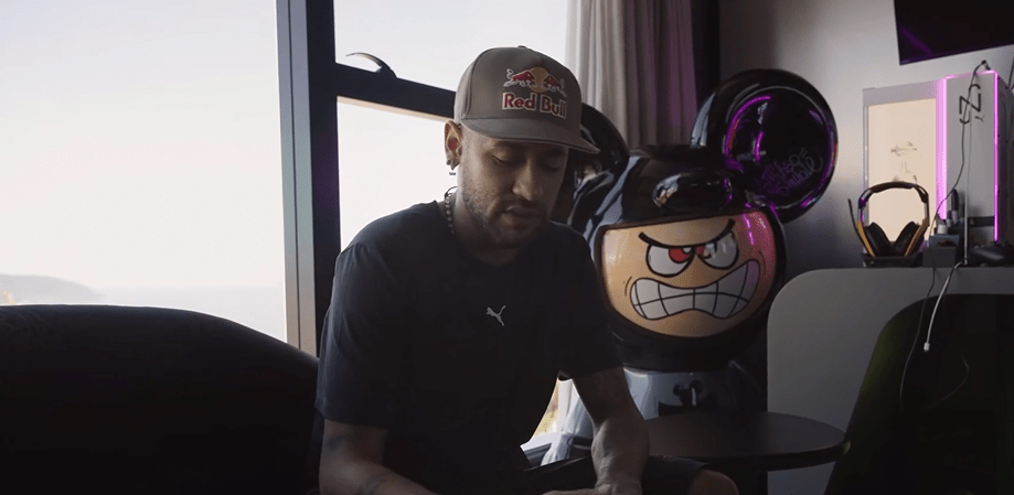 Neymar em vlog publicado em seu canal