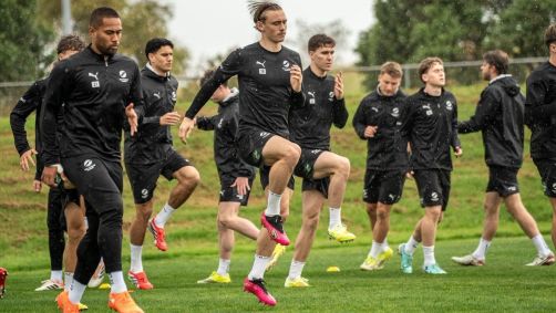 Jogadores da Nova Zelândia treinando