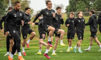 Jogadores da Nova Zelândia treinando