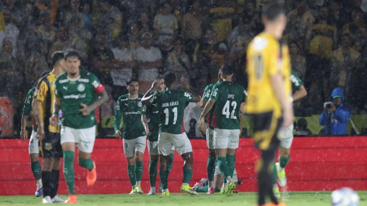 Palmeiras celebra gol em Novo Horizonte