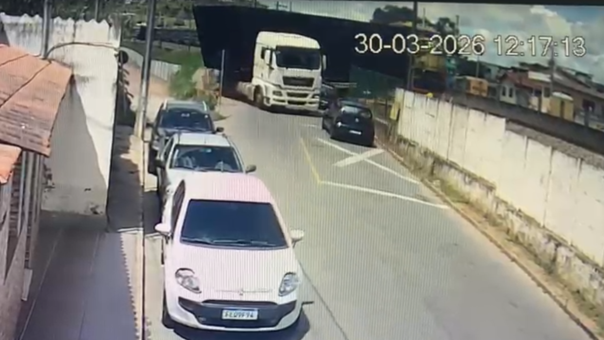 CARRETA ATINGIDA TREM