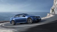 BMW revela novo sedã elétrico i3 que roda 900 km com uma carga
