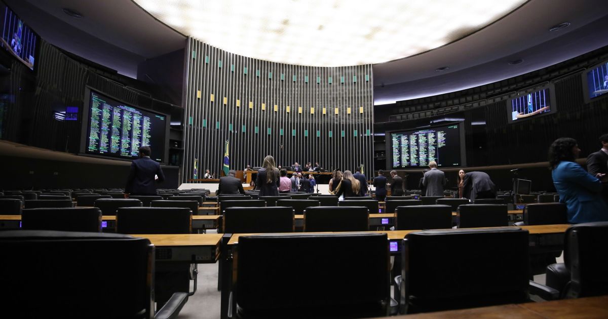 Análise: Janela partidária pouco muda forças na Câmara