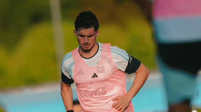 Artilheiro da Ligue 1, sofre lesão no joelho durante treino pela Argentina