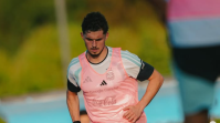 Artilheiro da Ligue 1, sofre lesão no joelho durante treino pela Argentina