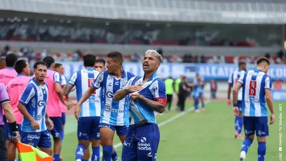 Time do Paysandu celebra gol diante do Remo, neste domingo (1º), em jogo da final do Campeonato Paraense