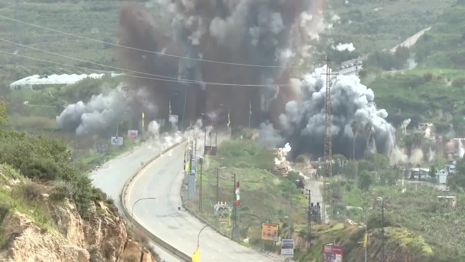 Destruição de pontes no sul do Líbano isola comunidades de recursos vitais