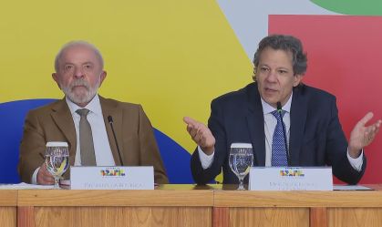Na imagem, presidente Lula (PT) e ministro Fernando Haddad (PT) em pronunciamento.