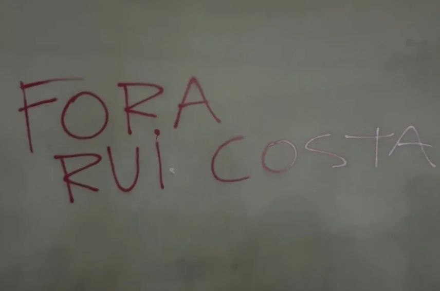 Protesto contra o executivo do São Paulo no MorumBis
